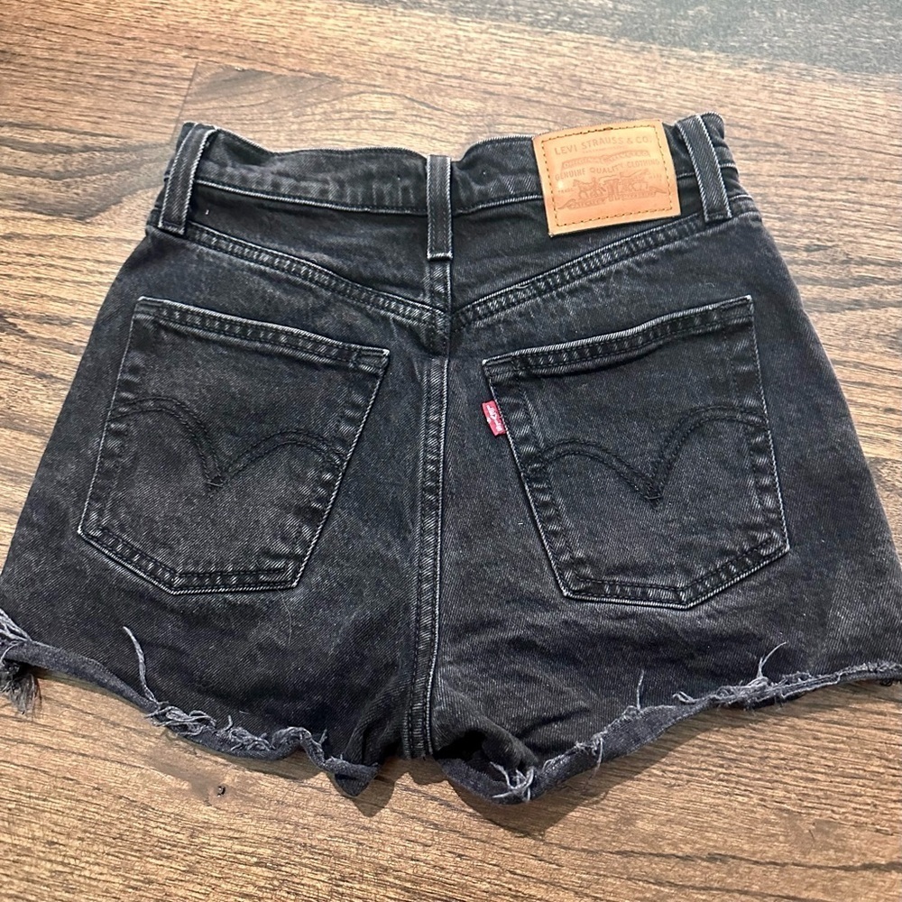 Women’s Black Levi Ribcage Jean Shorts Size 24